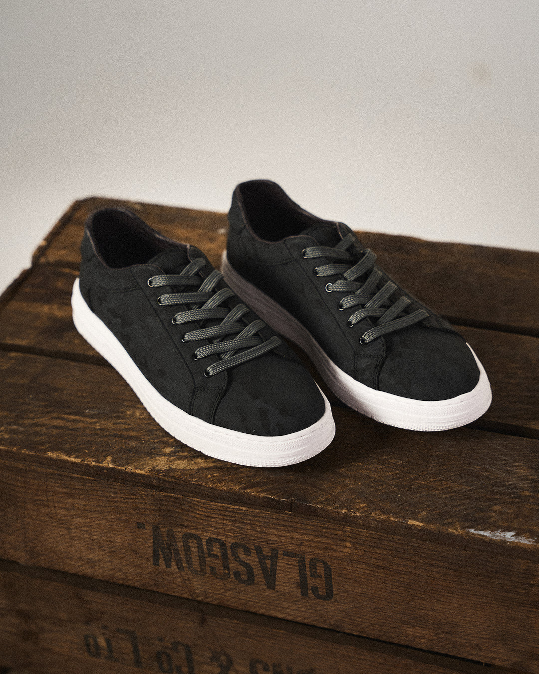 Classic low-top lace-up sneakers with textured upper and contrasting sole