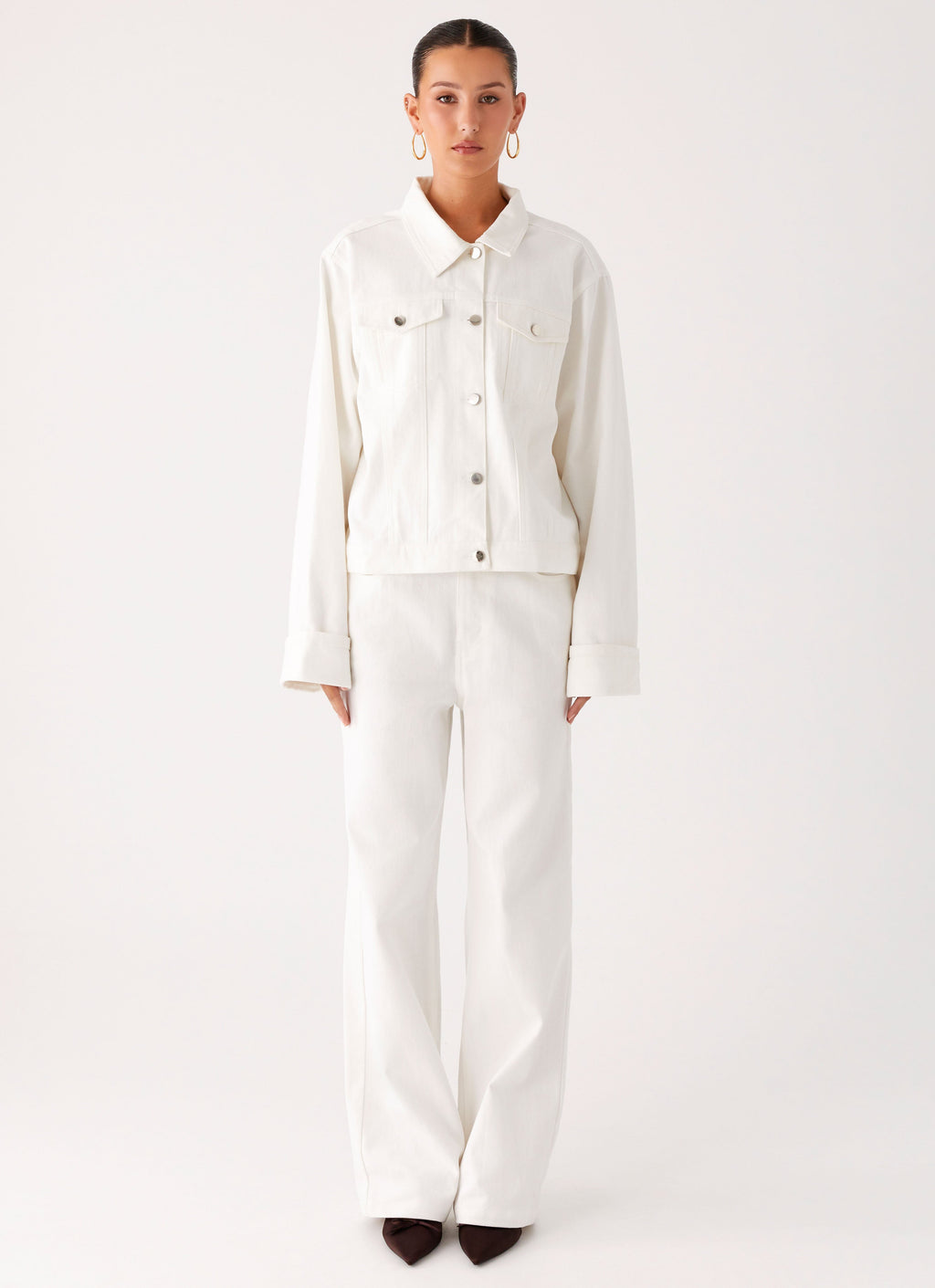 Women's oversized white denim jacket with collar and buttoned chest pockets