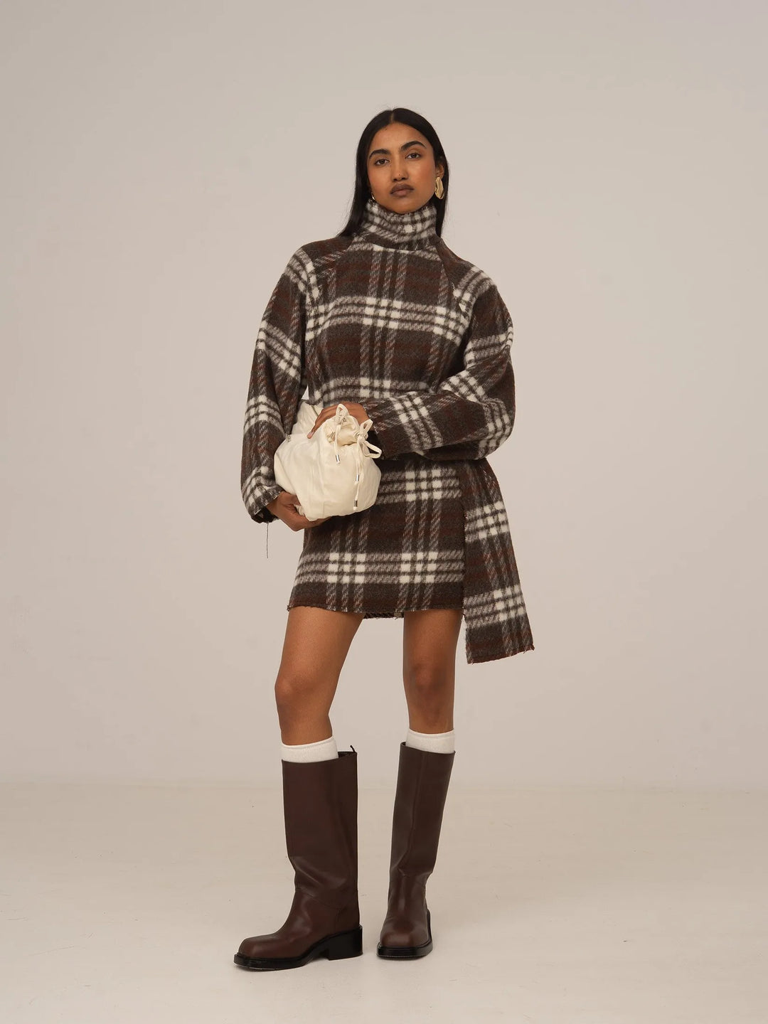 Women's brown plaid mini skirt with high waist and fringed hem
