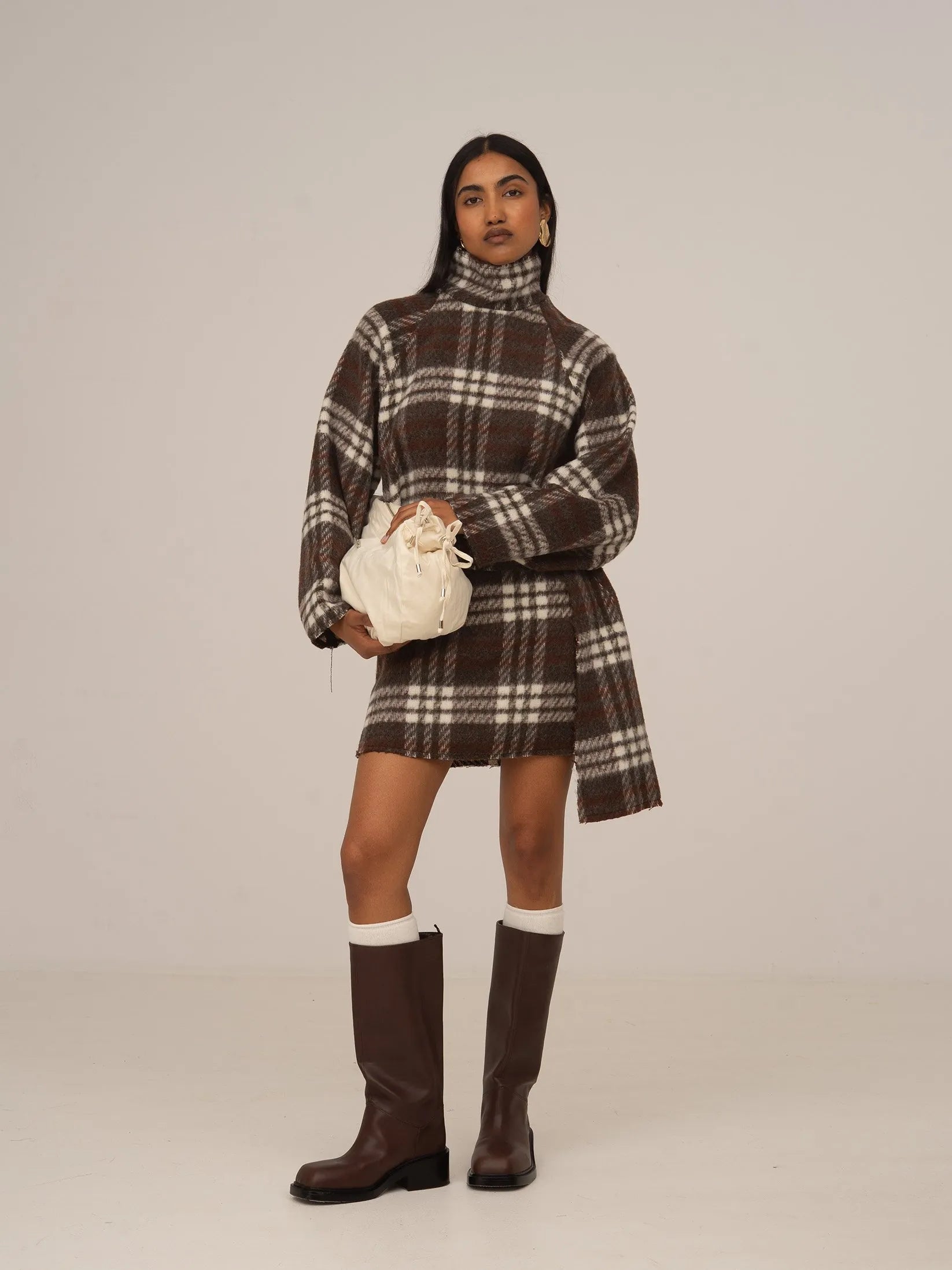 Women's brown plaid mini skirt with high waist and fringed hem
