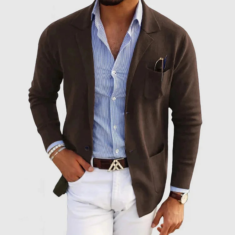 Men's long-sleeve knit blazer with notch lapels, button front and patch pockets