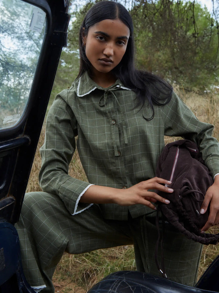 Women's green checked shirt with contrast collar and long sleeves