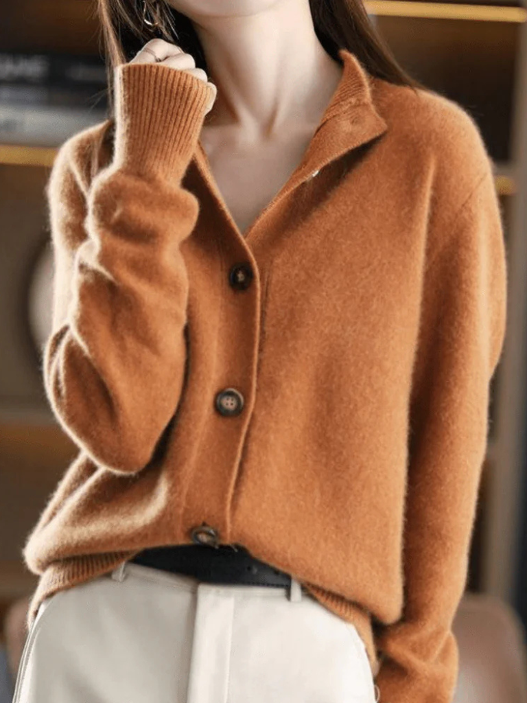 Women's button cardigan with ribbed collar and long sleeves