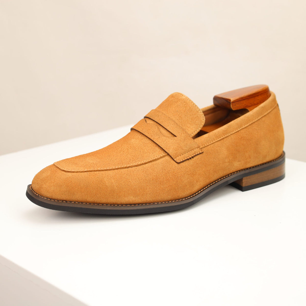 Men's penny loafer with almond toe, vamp strap and low heel