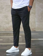 Men's tapered trousers with drawstring waist, side pockets and cuffed ankles