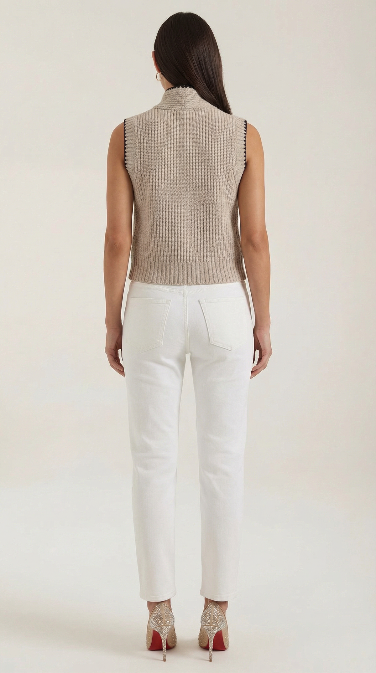 Women's sleeveless knitted cardigan with tie collar and button front