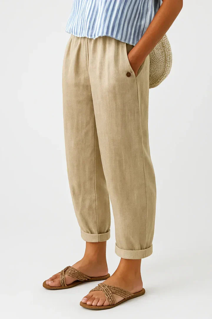 Women's cropped trousers with elastic waist and turn-up hems
