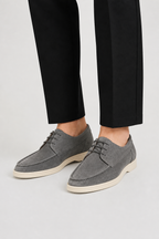 Men's lace-up loafers with moc toe and contrasting flat soles