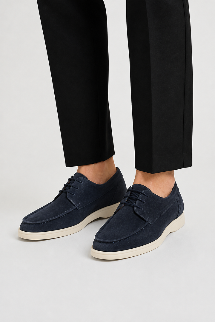 Men's lace-up loafers with moc toe and contrasting flat soles