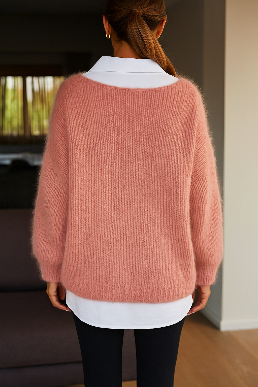 Women's textured knit jumper with round neck and long sleeves