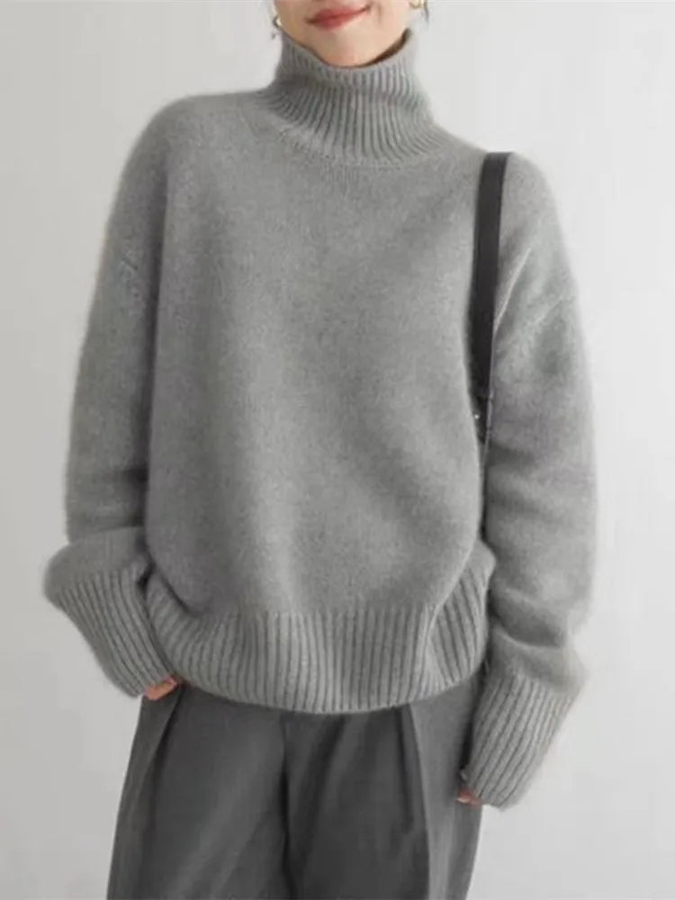 Women's ribbed turtleneck sweater with long sleeves and relaxed fit
