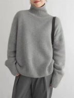 Women's ribbed turtleneck sweater with long sleeves and relaxed fit