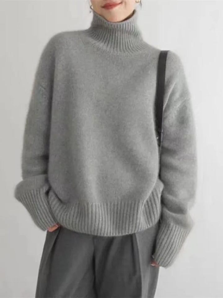 Women's ribbed turtleneck sweater with long sleeves and relaxed fit