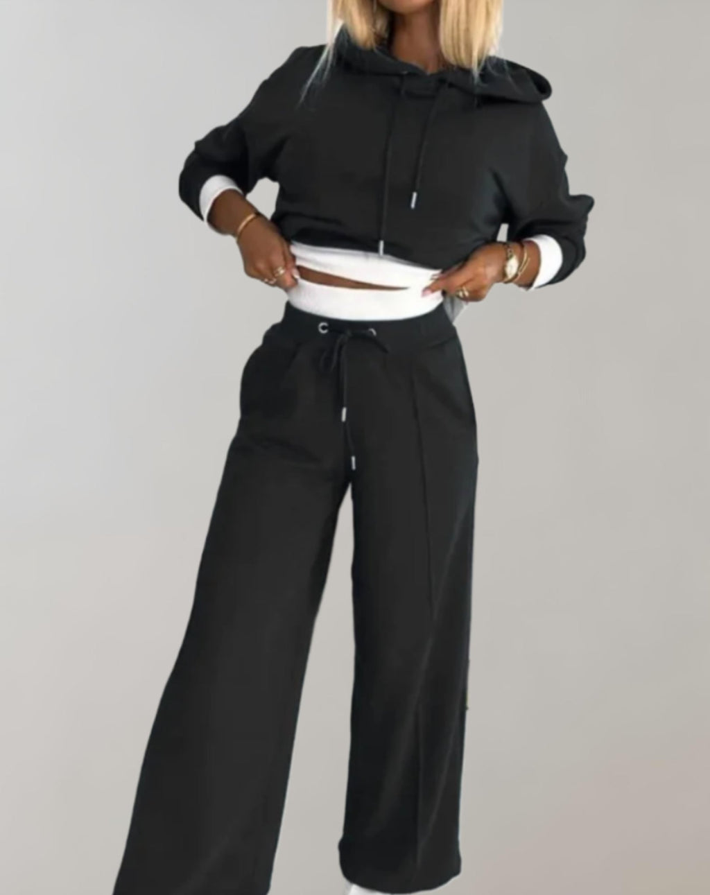 Women's hooded two-piece set with wide-leg trousers and contrasting ribbed cuffs