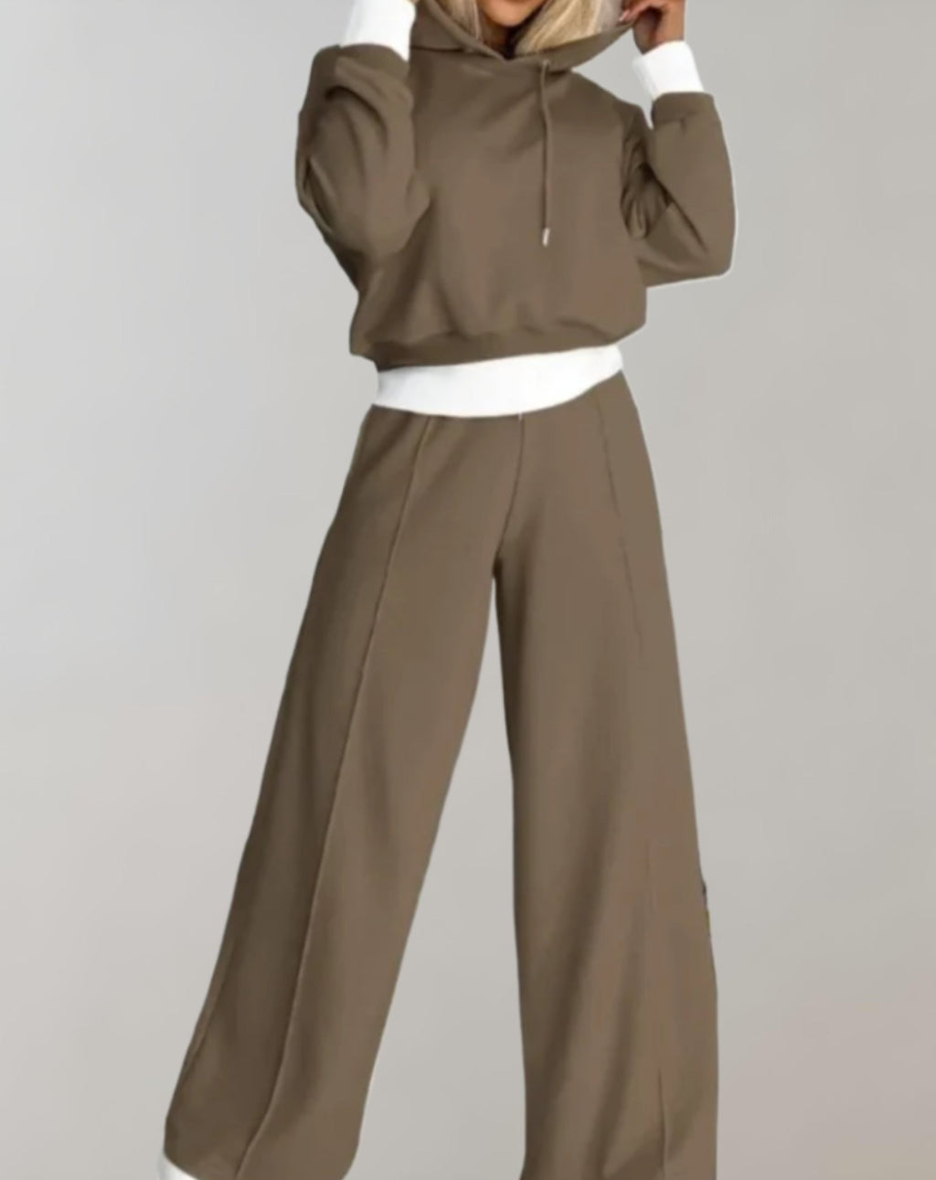 Women's hooded two-piece set with wide-leg trousers and contrasting ribbed cuffs