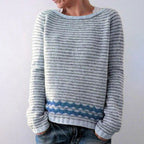 Women's knitted jumper with round neck, long sleeves and patterned horizontal stripes