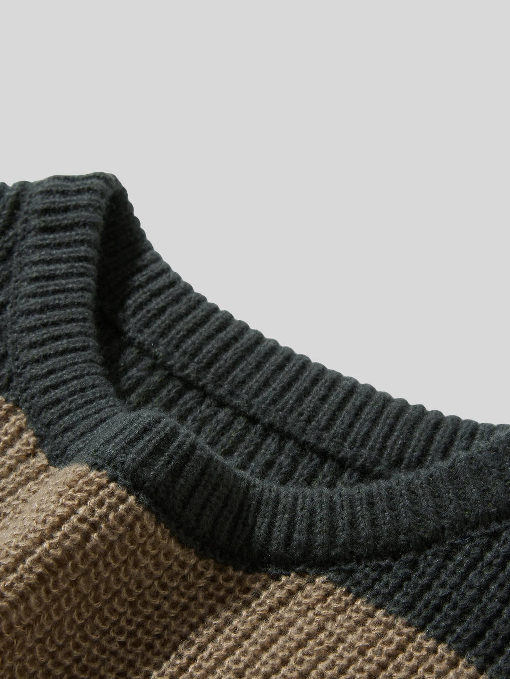 Men's striped crew neck jumper with long sleeves and ribbed trims