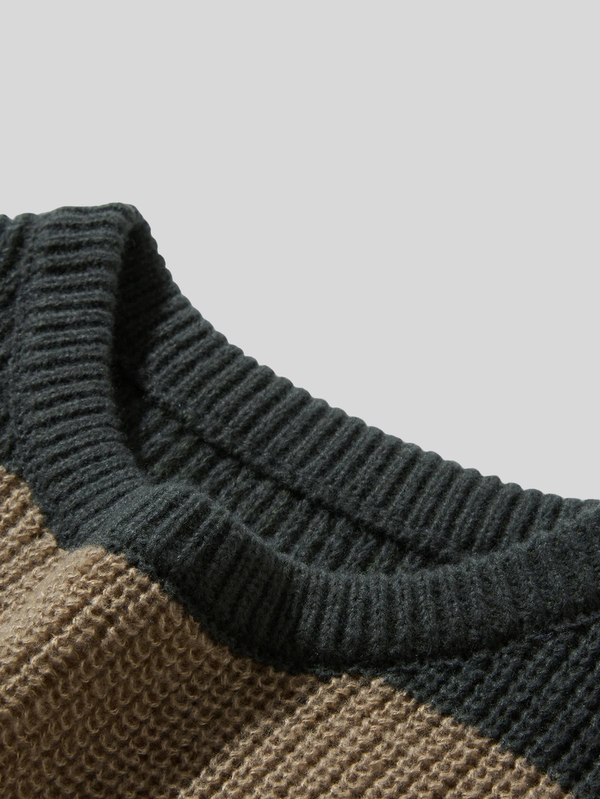 Men's striped crew neck jumper with long sleeves and ribbed trims