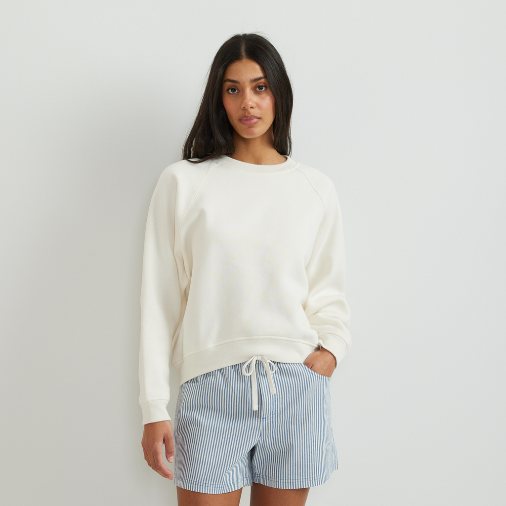 Women's crew neck sweatshirt with long raglan sleeves and ribbed trims