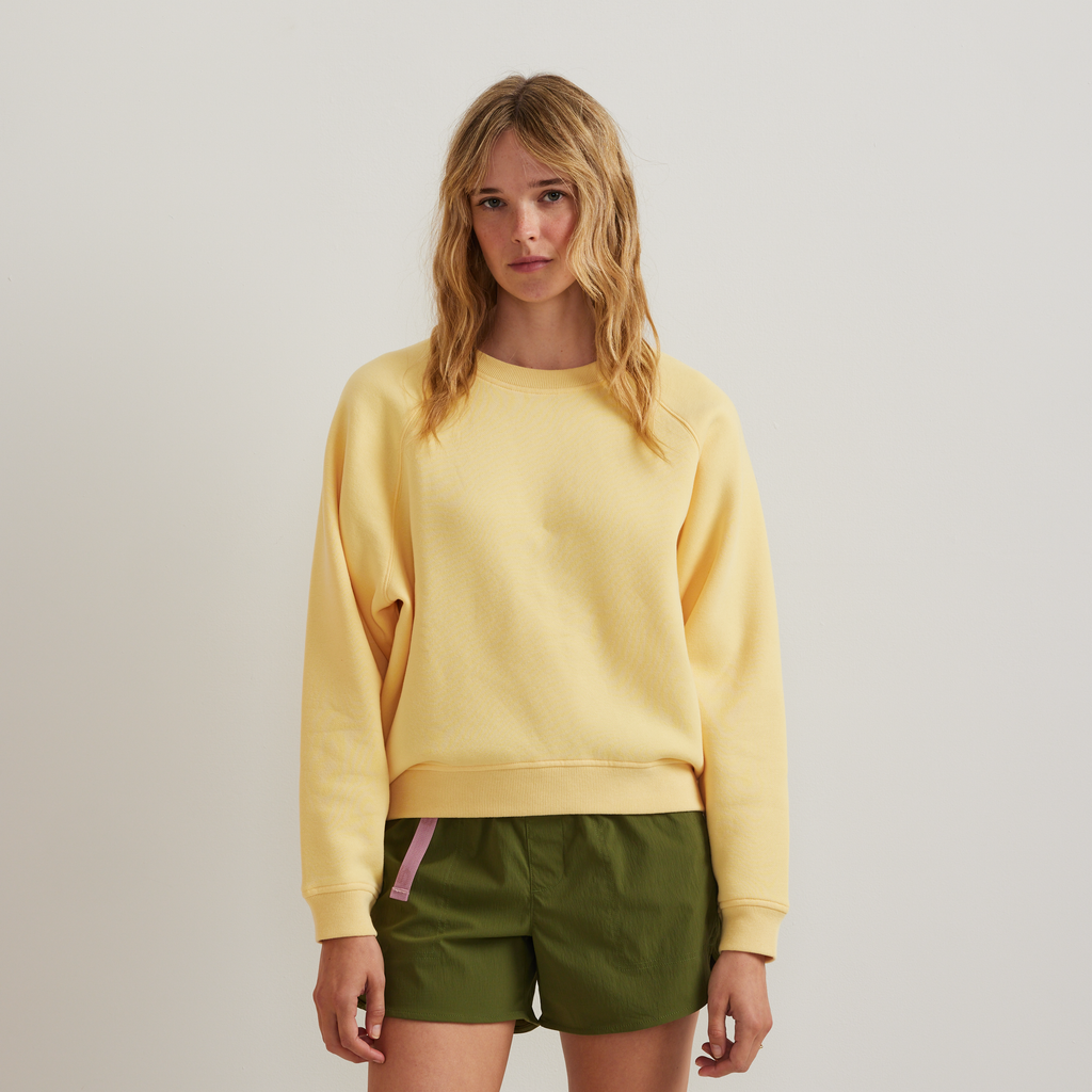 Women's crew neck sweatshirt with long raglan sleeves and ribbed trims