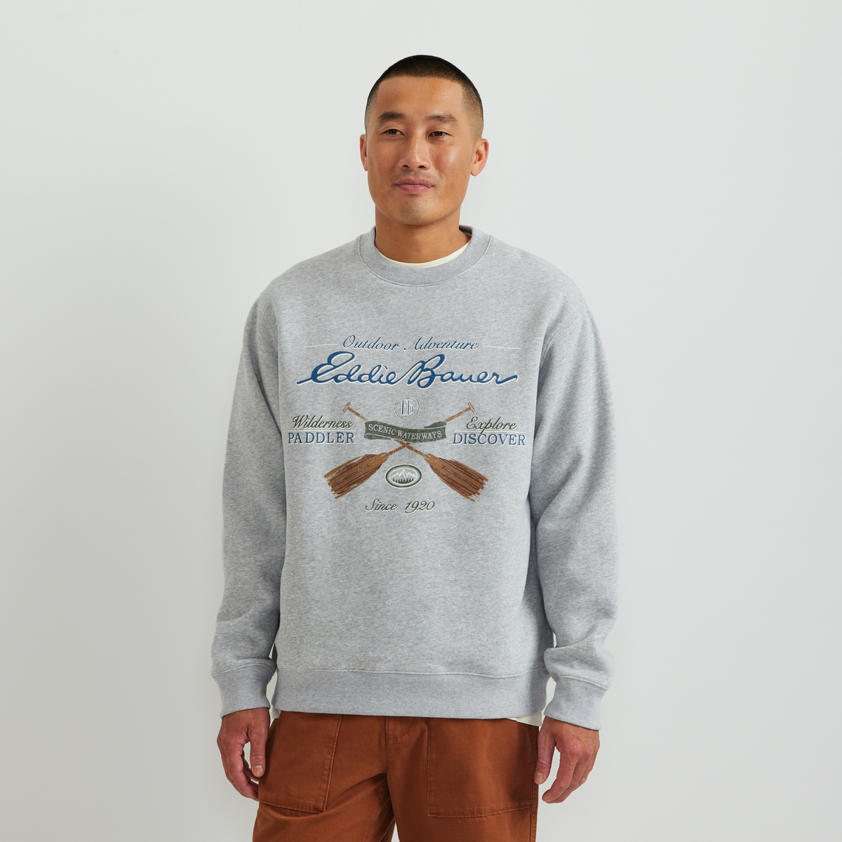 Men's crew-neck sweatshirt with paddles and text graphic