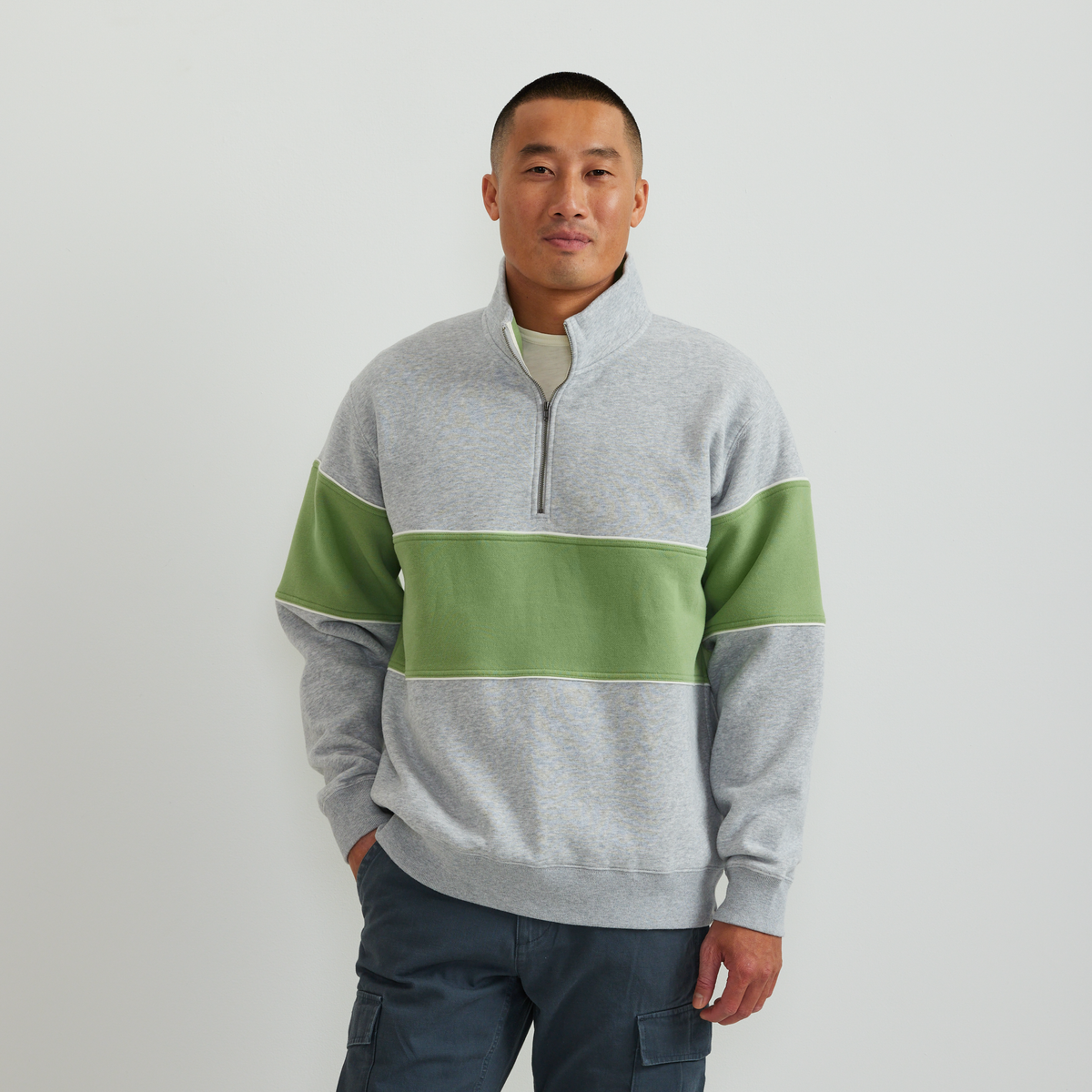 Men's striped colour-block quarter-zip sweatshirt with mock neck and long sleeves