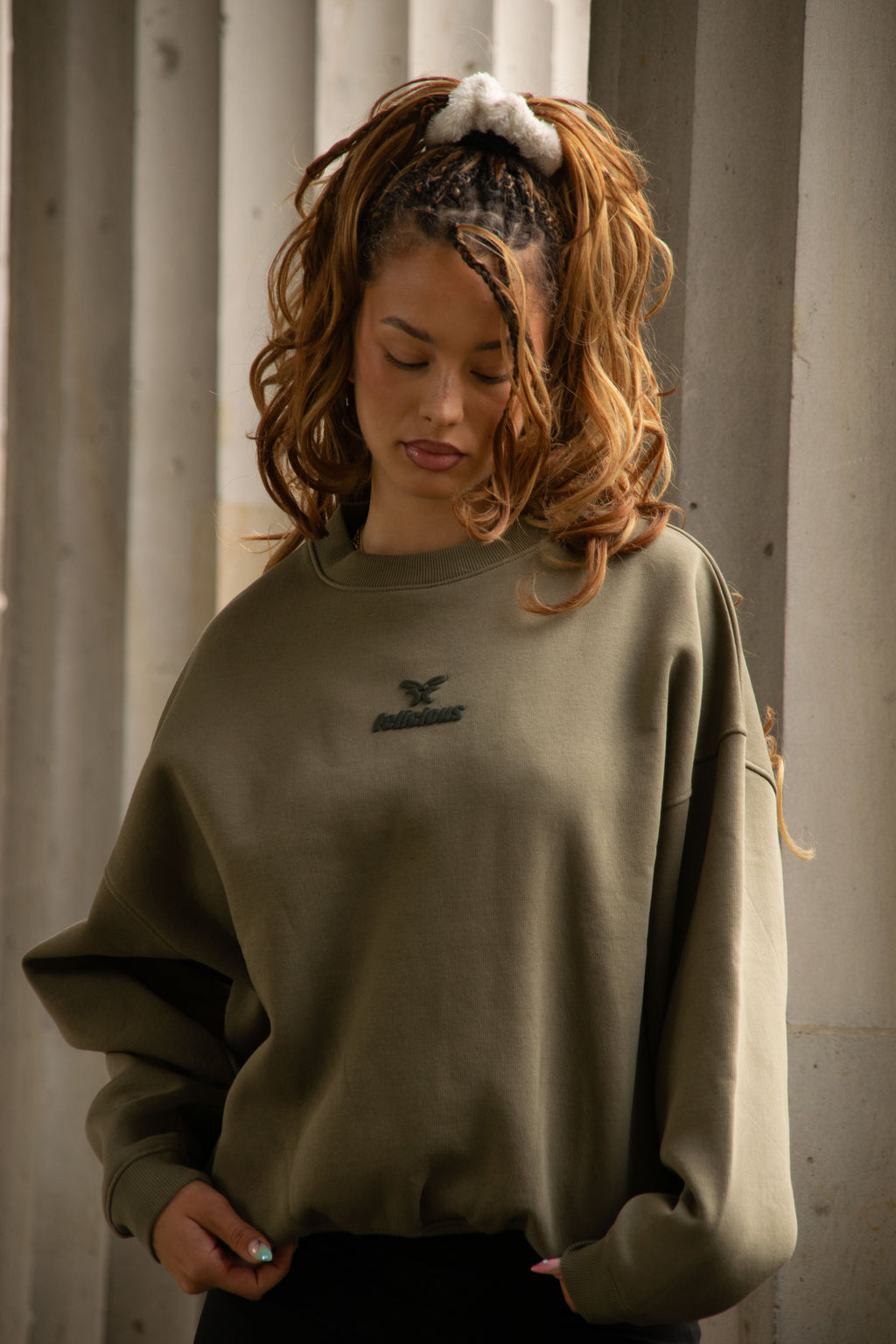 Women's green logo crewneck sweatshirt with long sleeves
