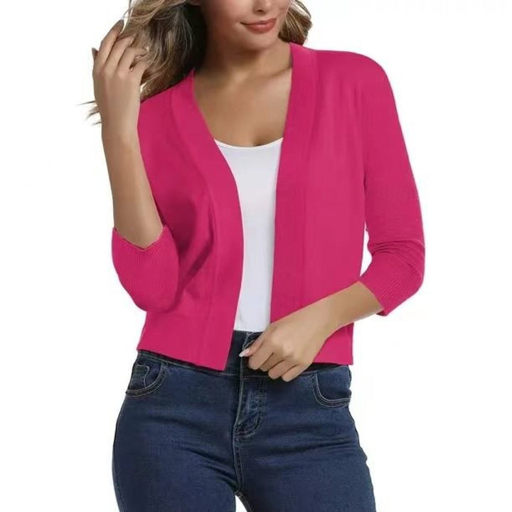 Women's cropped open cardigan with V-neckline and three-quarter sleeves
