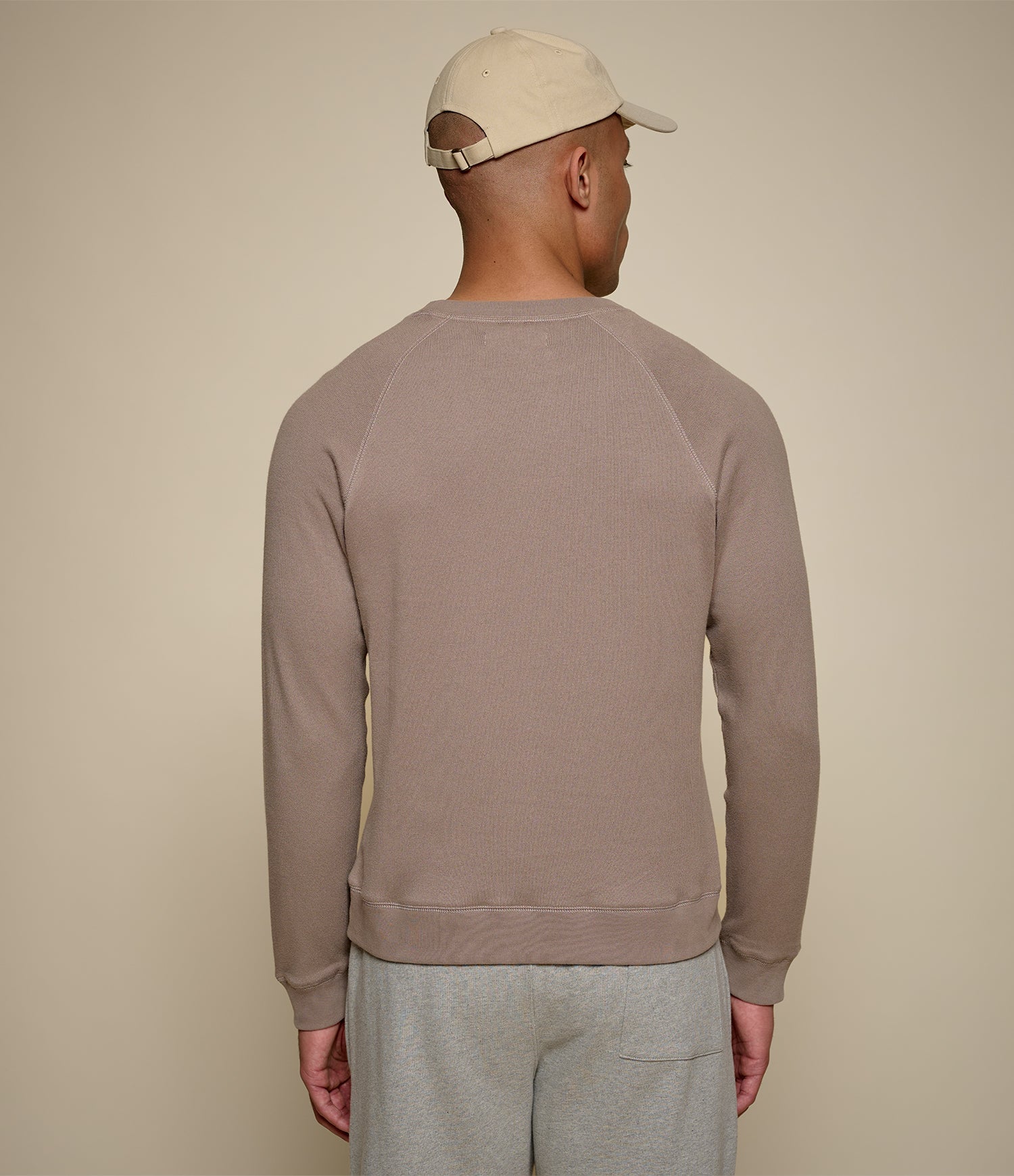 Taupe men's raglan sweatshirt with crew neck and ribbed trims