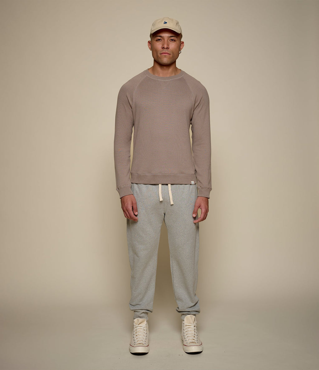 Taupe men's raglan sweatshirt with crew neck and ribbed trims