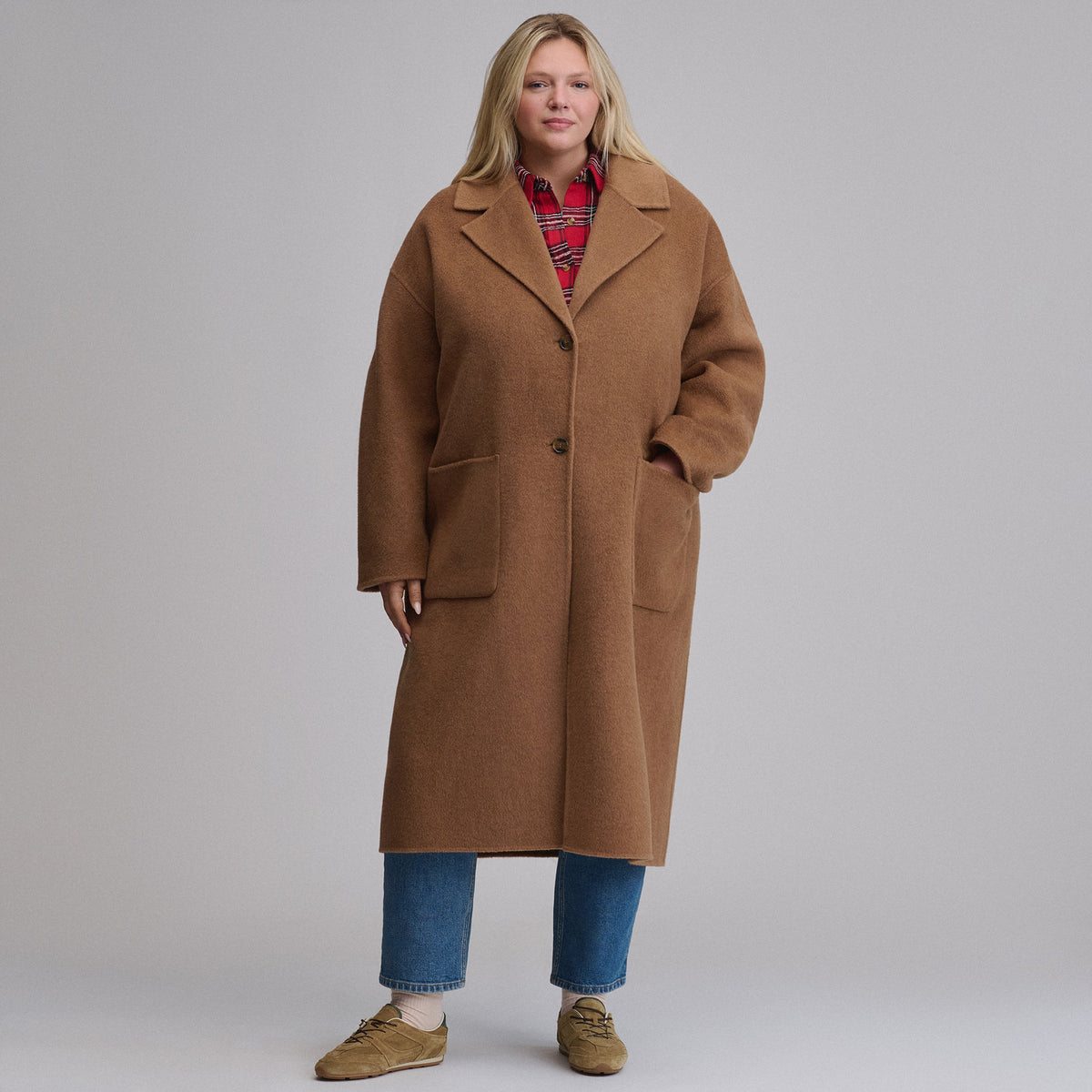 Women's camel long coat with notched lapels, front buttons and patch pockets
