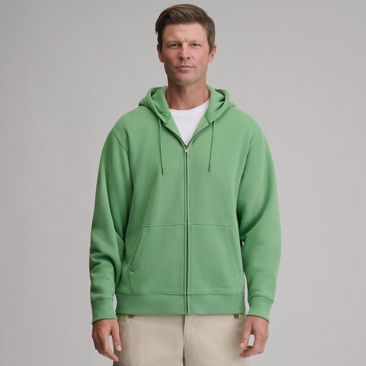 Men's full-zip hooded sweatshirt with long sleeves and front pockets