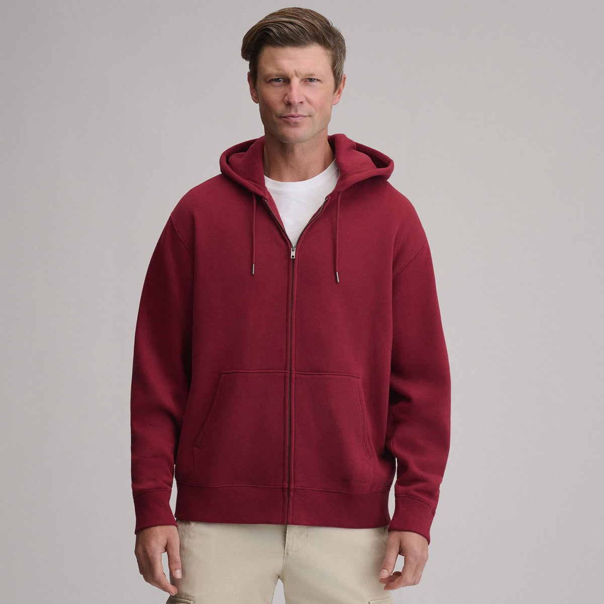 Men's full-zip hooded sweatshirt with long sleeves and front pockets