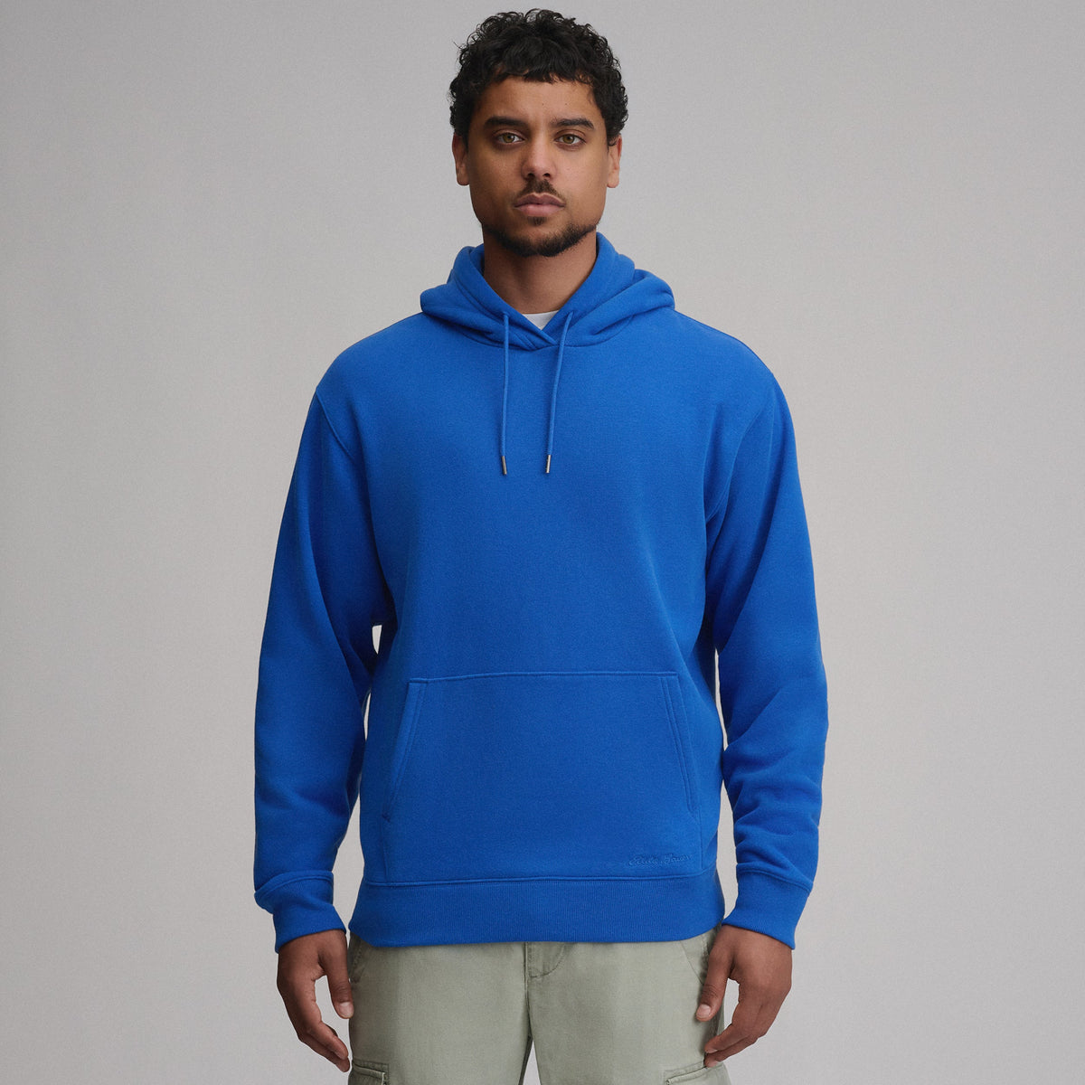 Men's plain pullover hoodie with drawstring hood and front kangaroo pocket