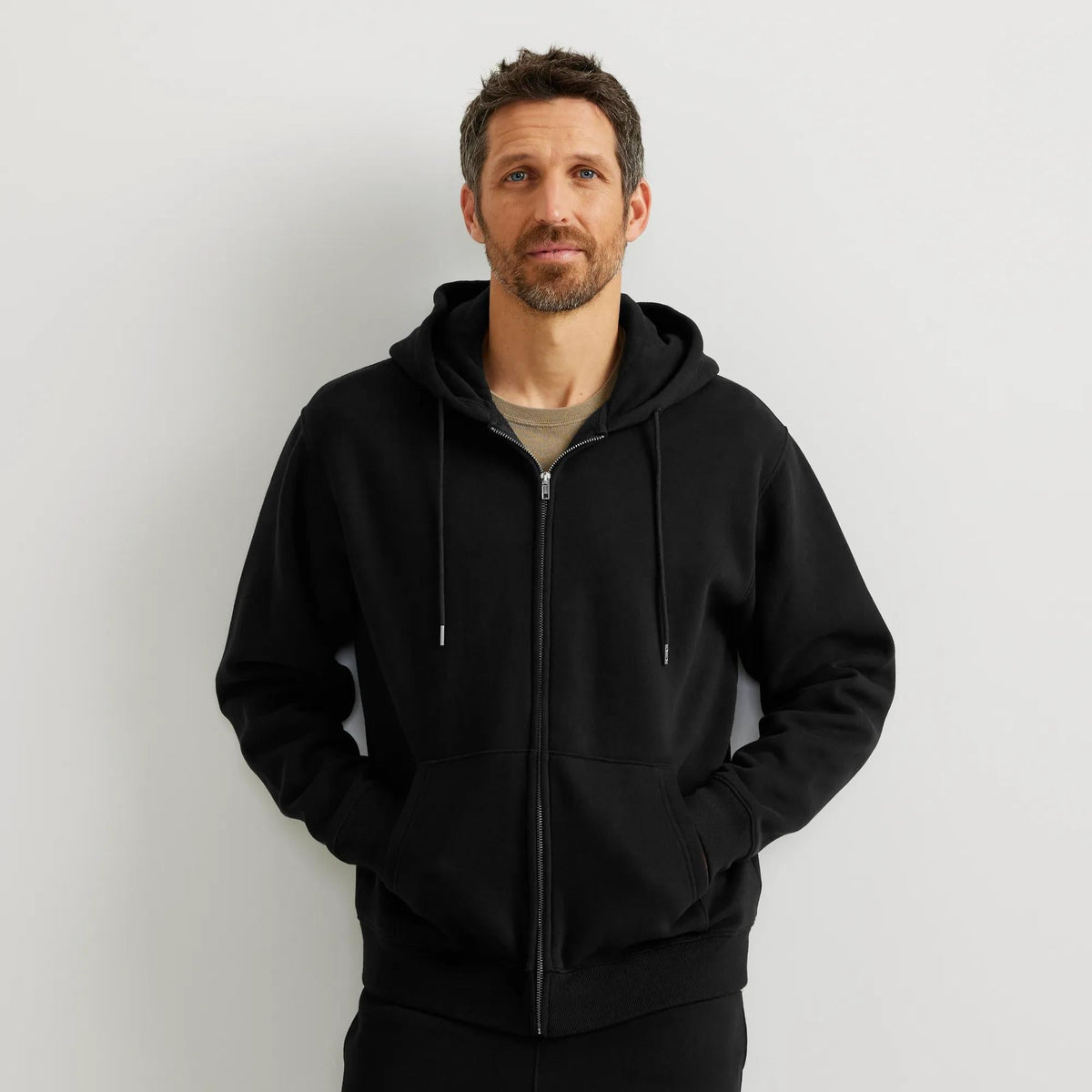 Men's full-zip hooded sweatshirt with long sleeves and front pockets