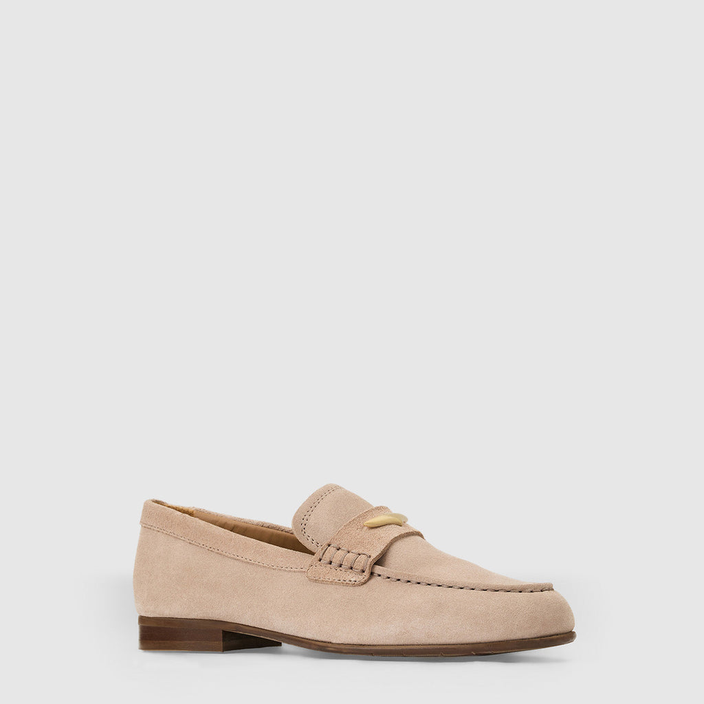 elia_warmgrey_2