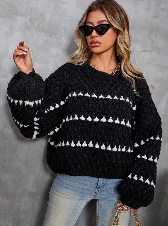 Women's textured geometric pattern jumper with crew neck and long sleeves