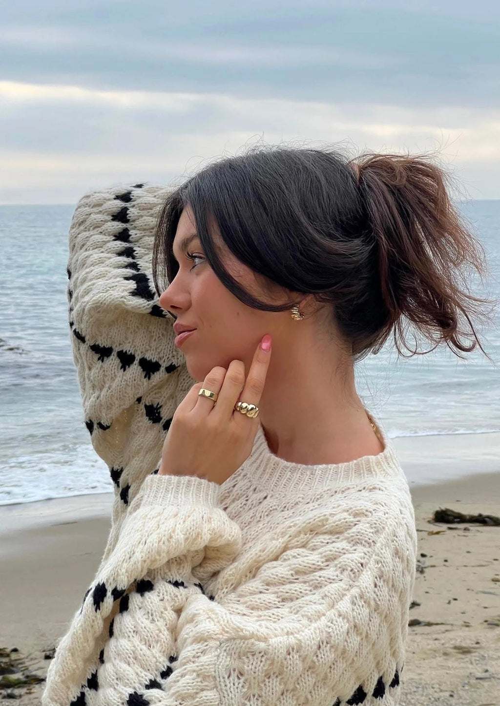 Women's black and white textured patterned knit sweater