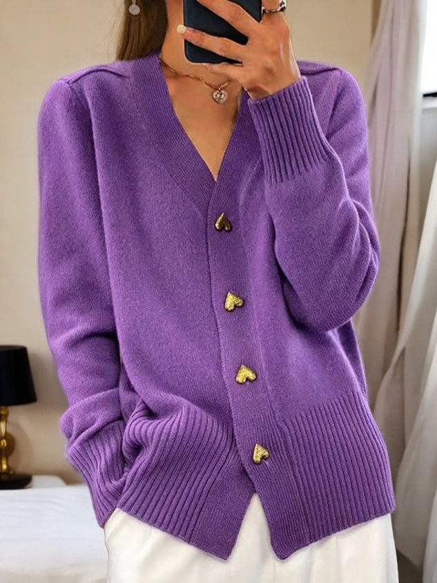 Women's V-neck cardigan with heart buttons and front pockets
