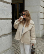 Women's relaxed jacket with wide shearling-style collar
