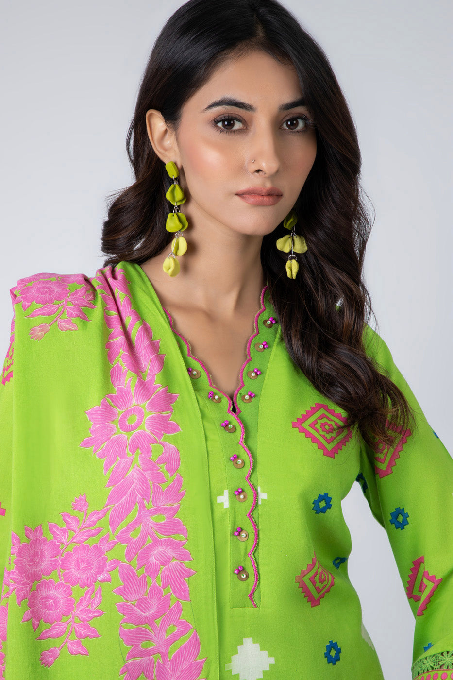 Green printed shirt and dupatta set with straight trousers