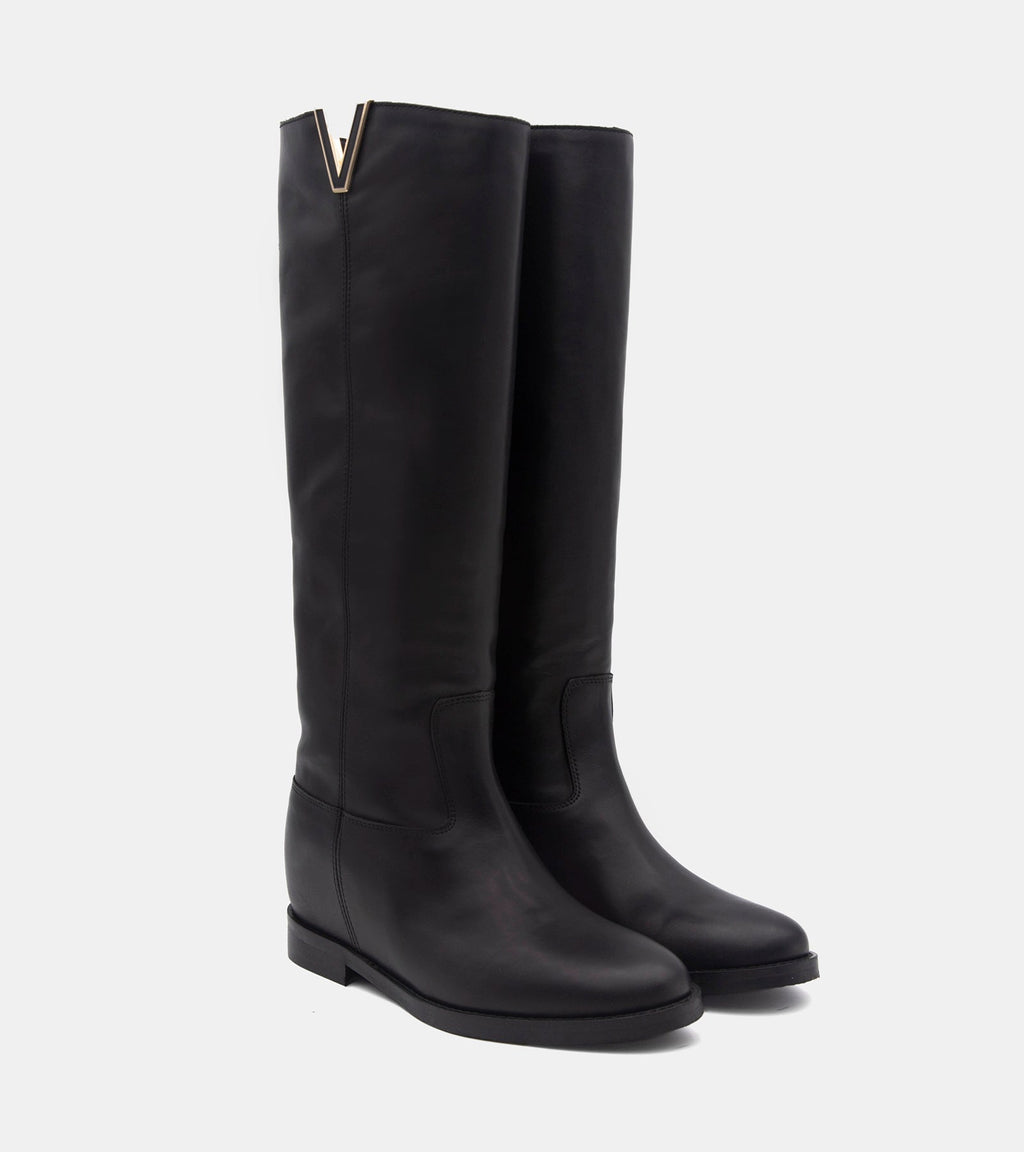 Women's black knee-high boots with V-cut topline