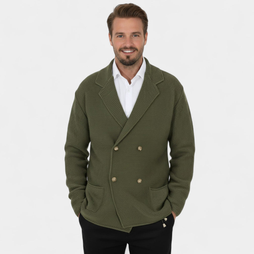 Men's double-breasted knitted cardigan with notched lapels and front pockets