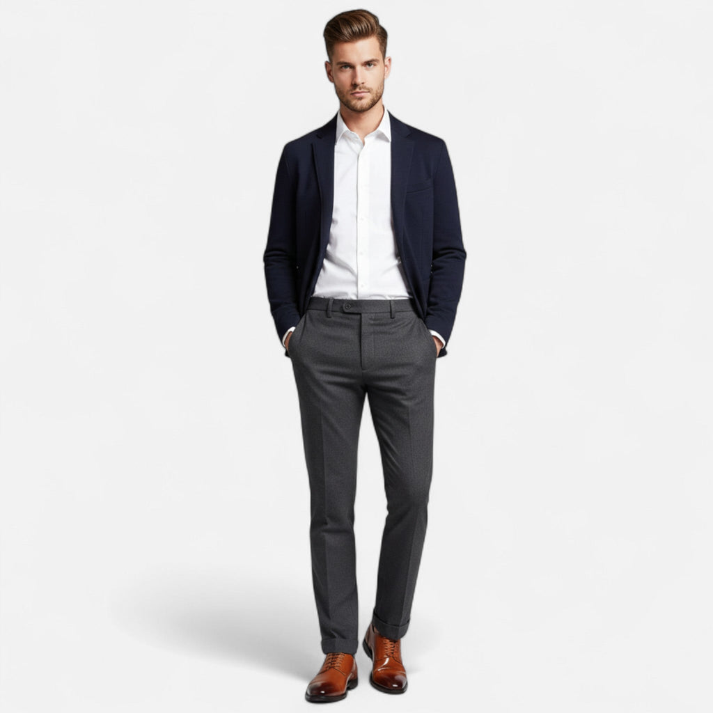 Men's lace-up Oxford shoes with polished finish and cap-toe detailing