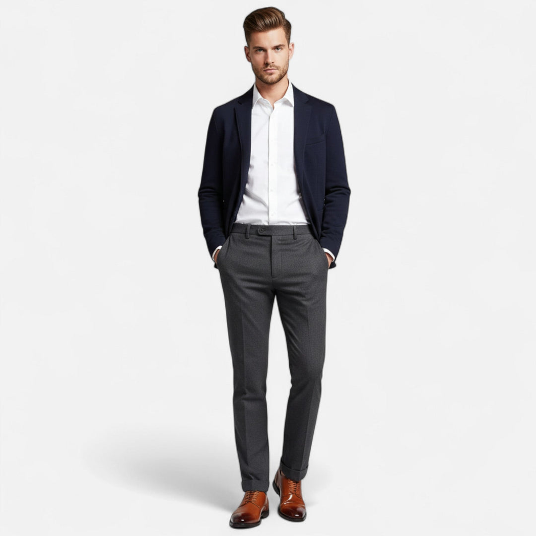 Men's lace-up Oxford shoes with polished finish and cap-toe detailing