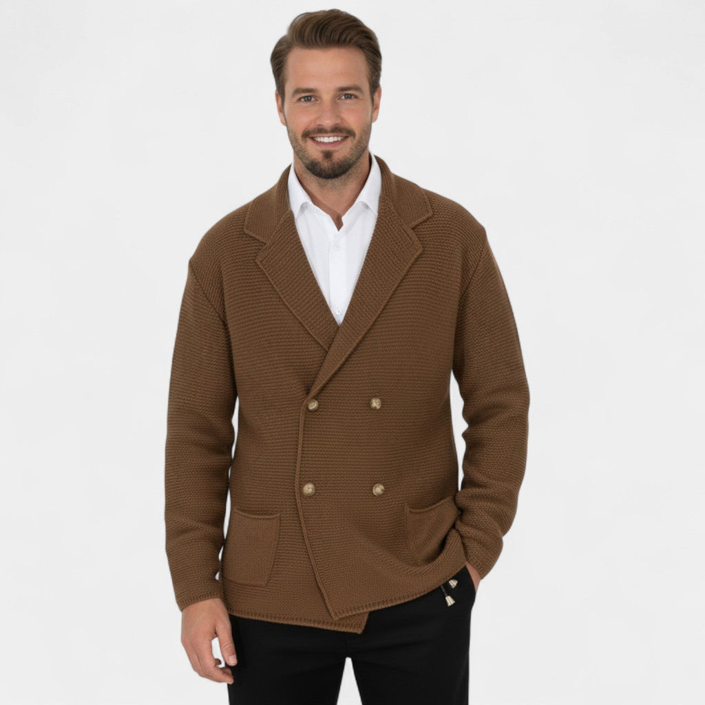 Men's double-breasted knitted cardigan with notched lapels and front pockets