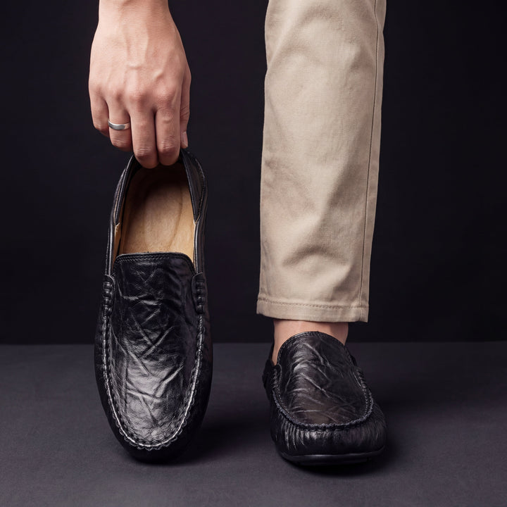 Moc toe slip-on loafers with stitched edging and low-profile sole