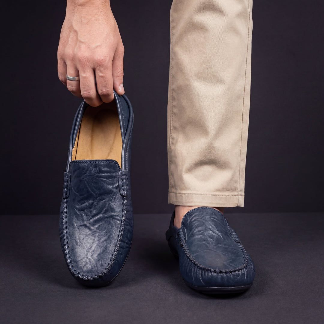 Moc toe slip-on loafers with stitched edging and low-profile sole