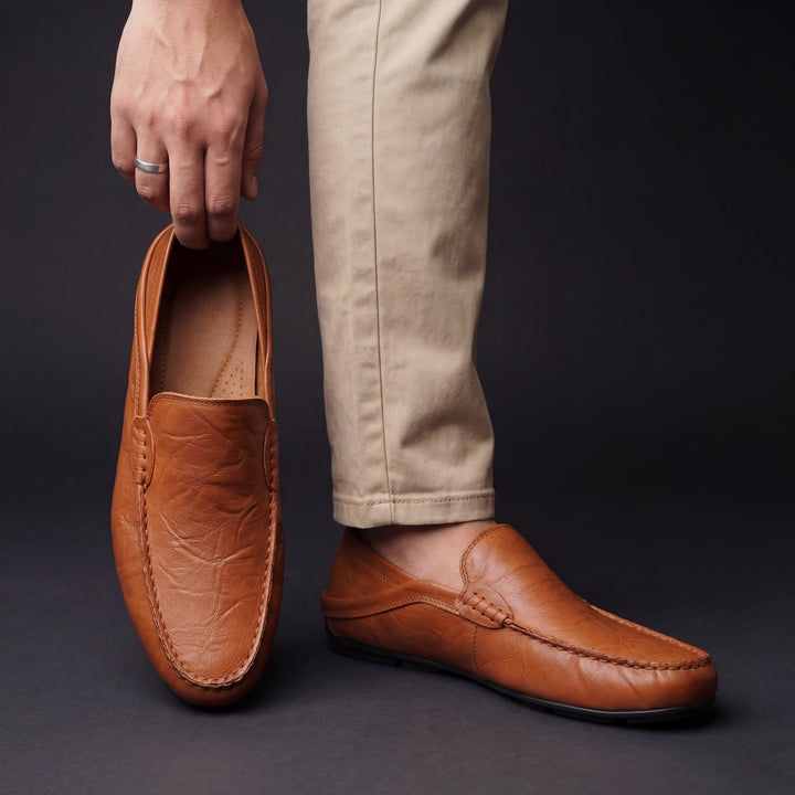 Moc toe slip-on loafers with stitched edging and low-profile sole
