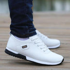 Men's low-top leather trainers with contrasting side stripe